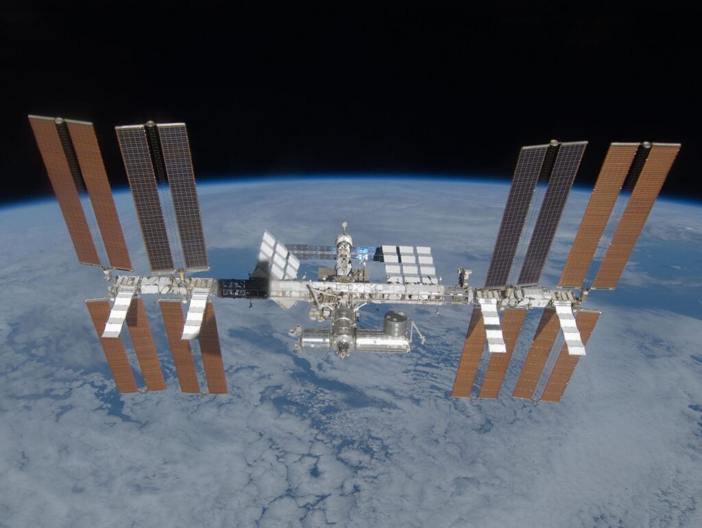 Space Station by TrendyGlance