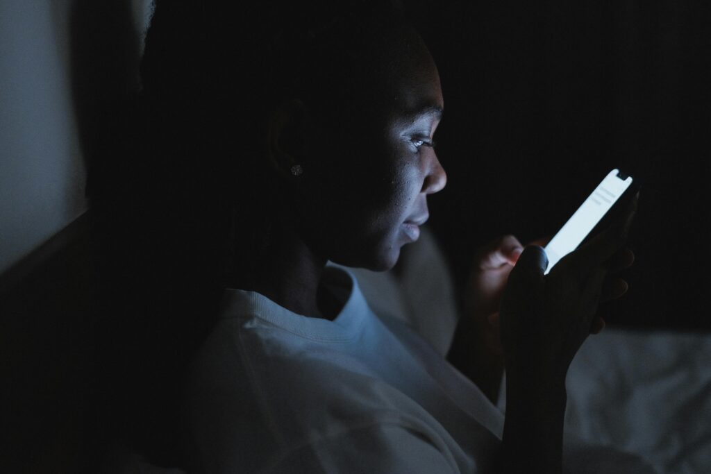 Dark Side of Social media (TrendyGlance)